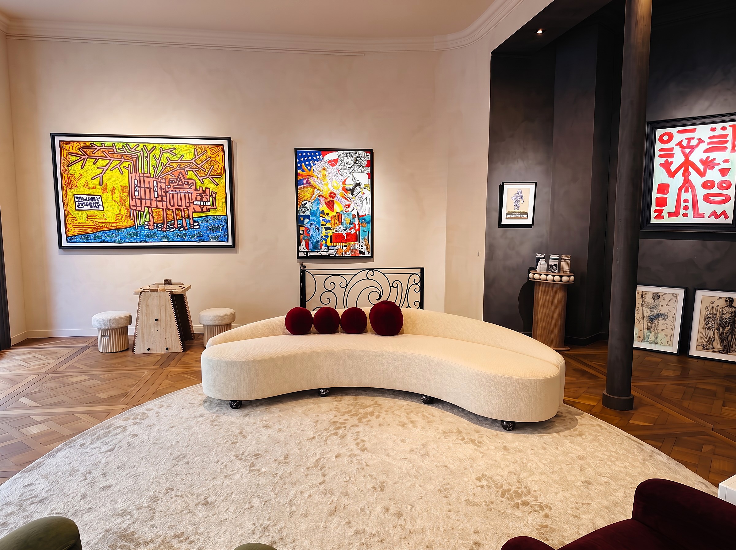 The light-filled salon at 140 rue du Faubourg-Saint-Honoré